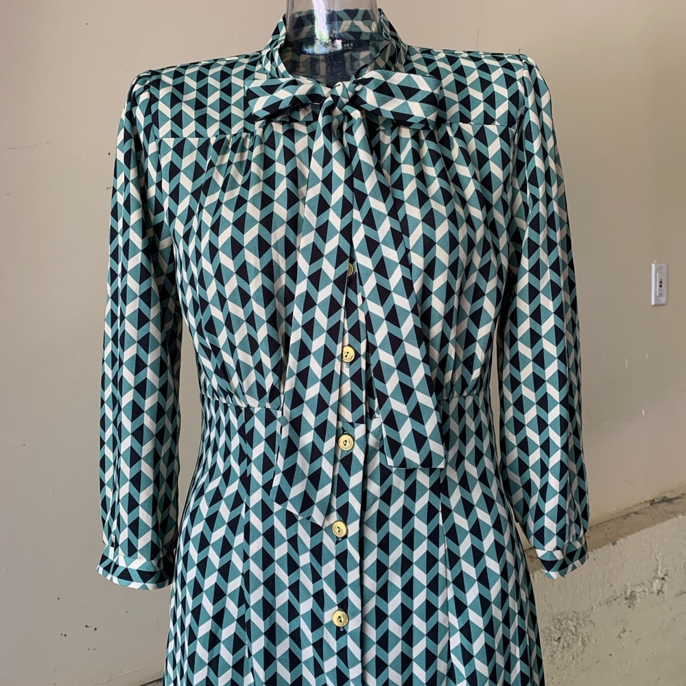 Retro inspired button up shift dress w neck tie